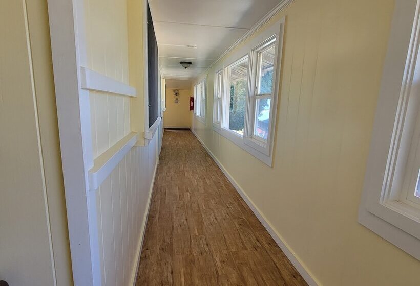 הוסטל Kohala Village Inn