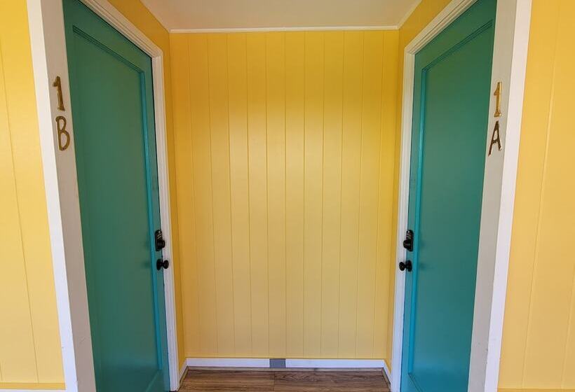 הוסטל Kohala Village Inn