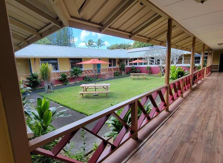 הוסטל Kohala Village Inn