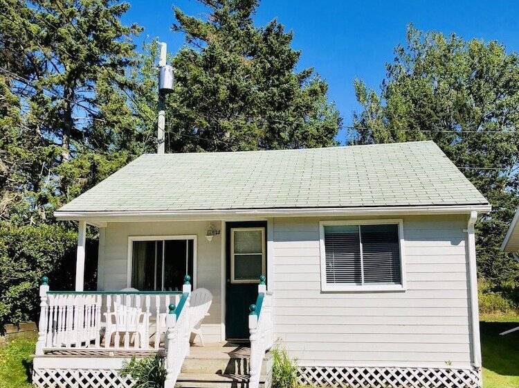 Anne Shirley Motel & Cottages