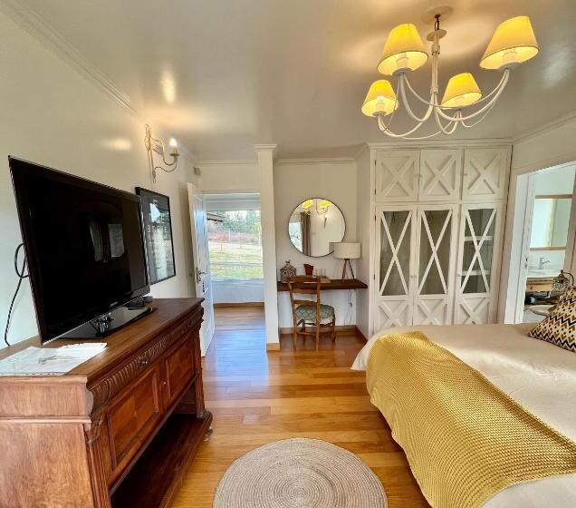 تختخواب و صبحانه La Aguada