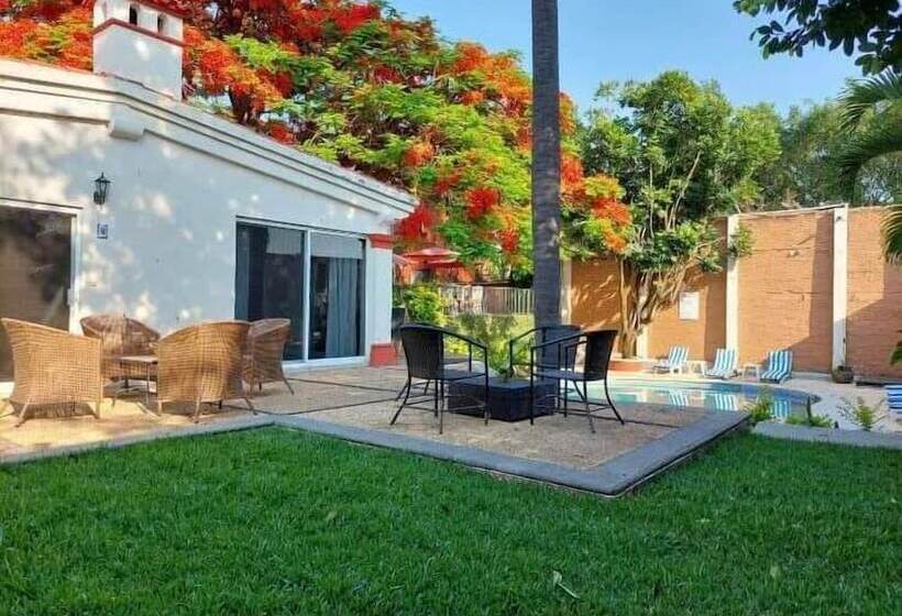 Отель Boutique Casa Emilia