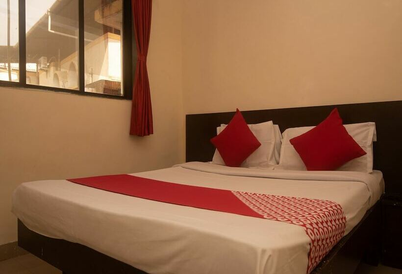 Hotel Oyo 23285 The Diplomat Lodging