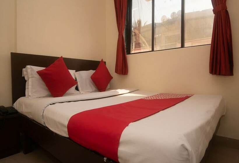 Hotel Oyo 23285 The Diplomat Lodging