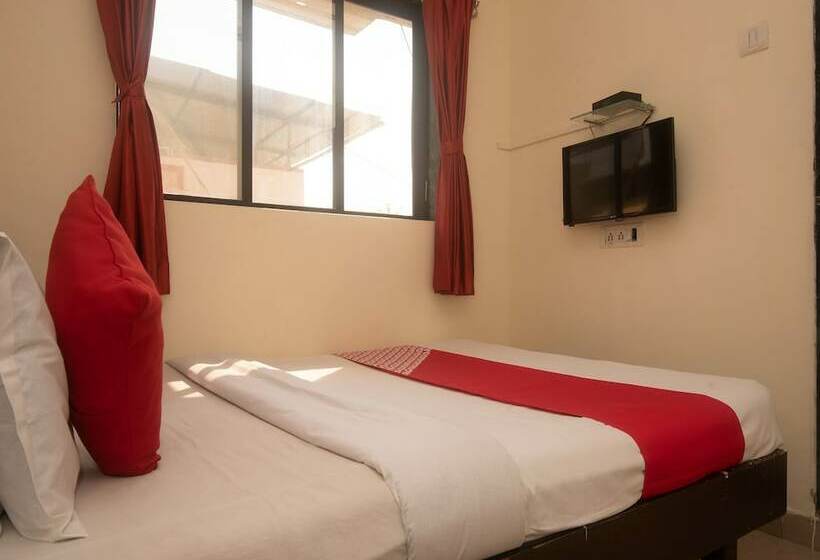 Hotel Oyo 23285 The Diplomat Lodging