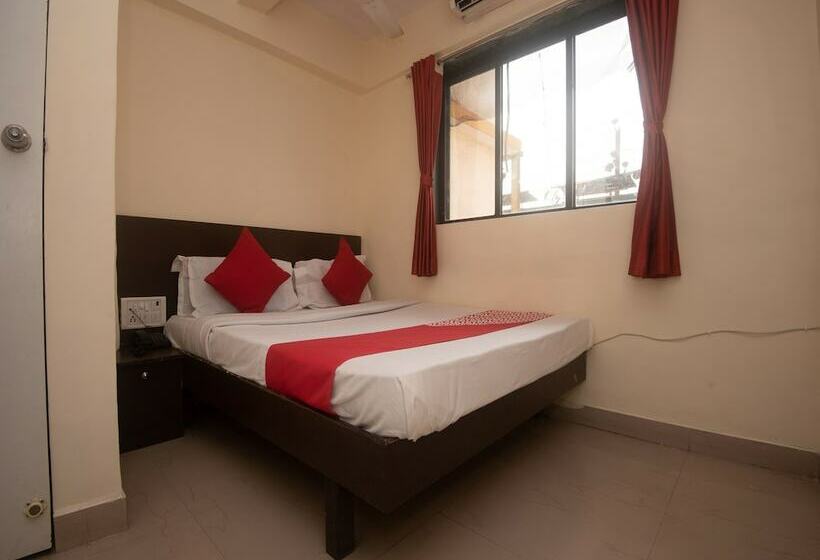 Hotel Oyo 23285 The Diplomat Lodging