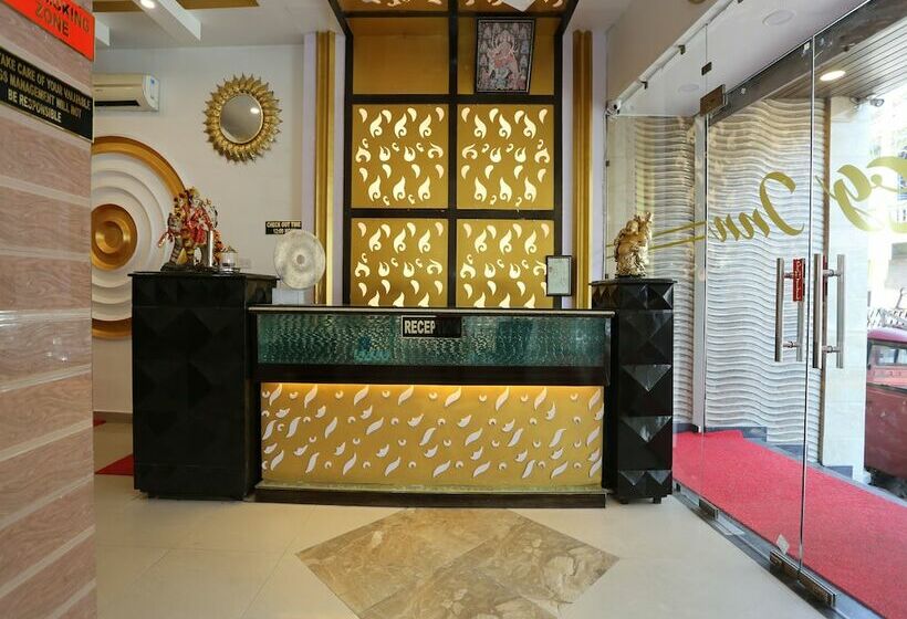 Отель Oyo 26745 Log Inn