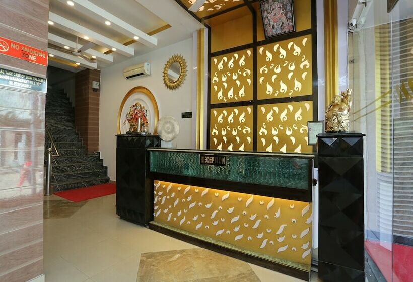 Отель Oyo 26745 Log Inn