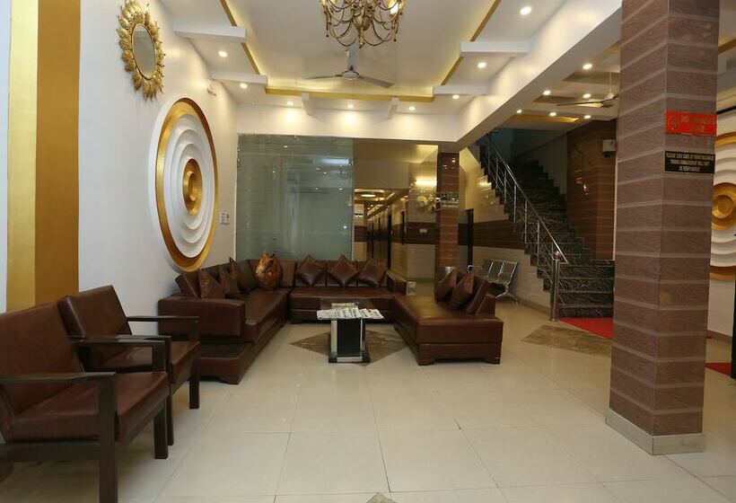 Отель Oyo 26745 Log Inn