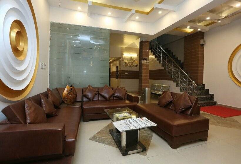 Отель Oyo 26745 Log Inn