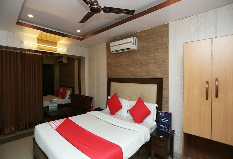 Отель Oyo 26745 Log Inn