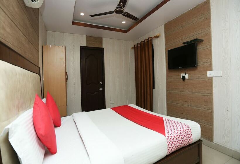 Отель Oyo 26745 Log Inn