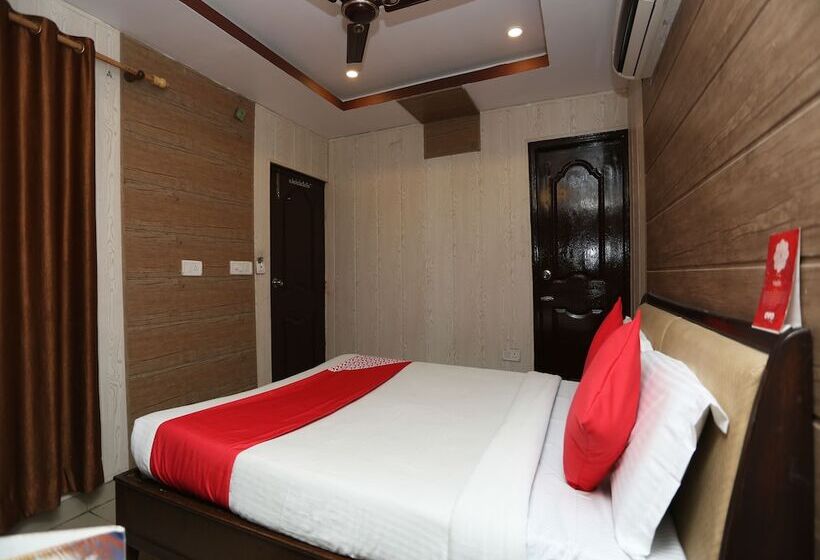 Отель Oyo 26745 Log Inn