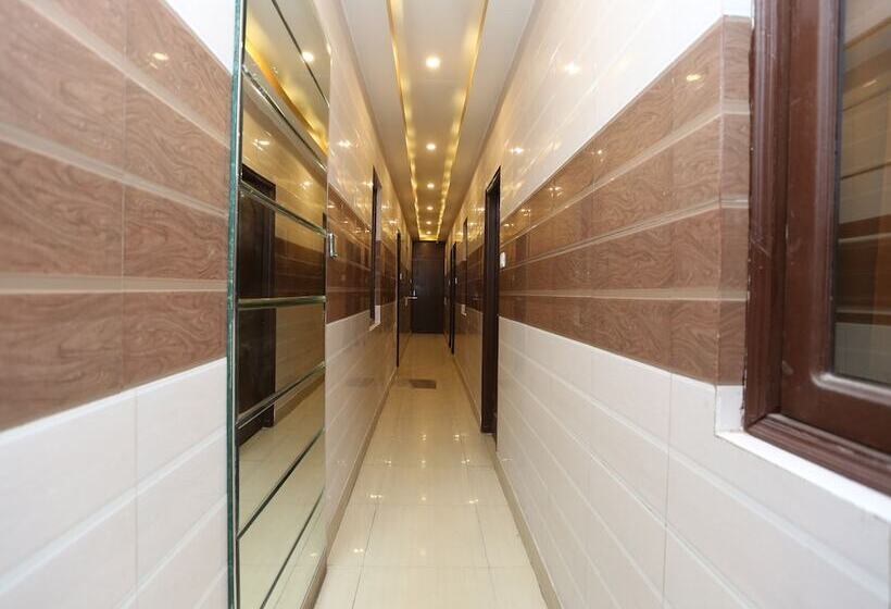 Отель Oyo 26745 Log Inn