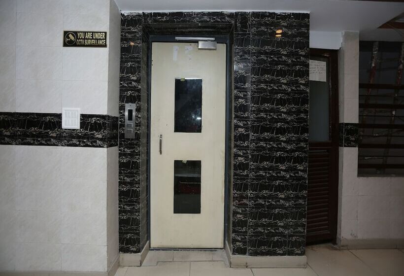 Отель Oyo 26745 Log Inn