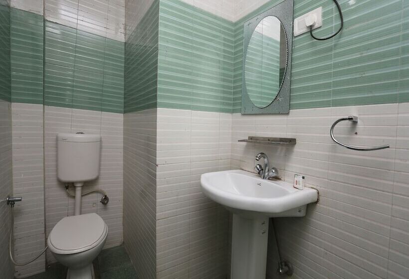 Отель Oyo 26745 Log Inn