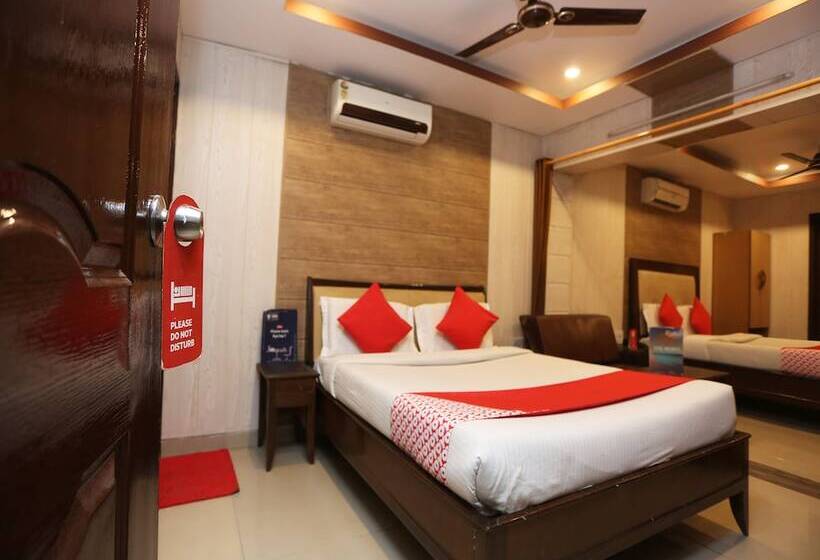 Отель Oyo 26745 Log Inn