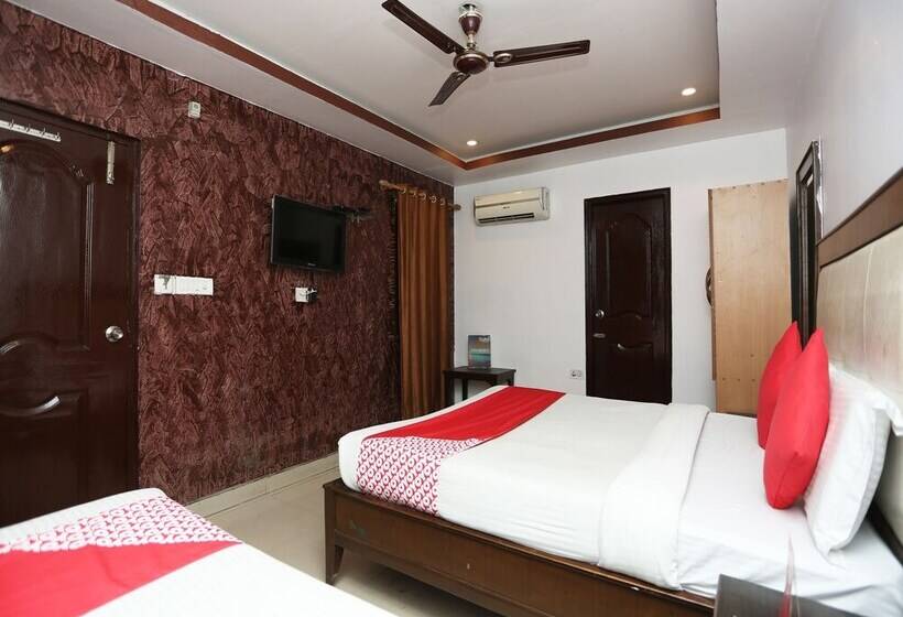 Отель Oyo 26745 Log Inn