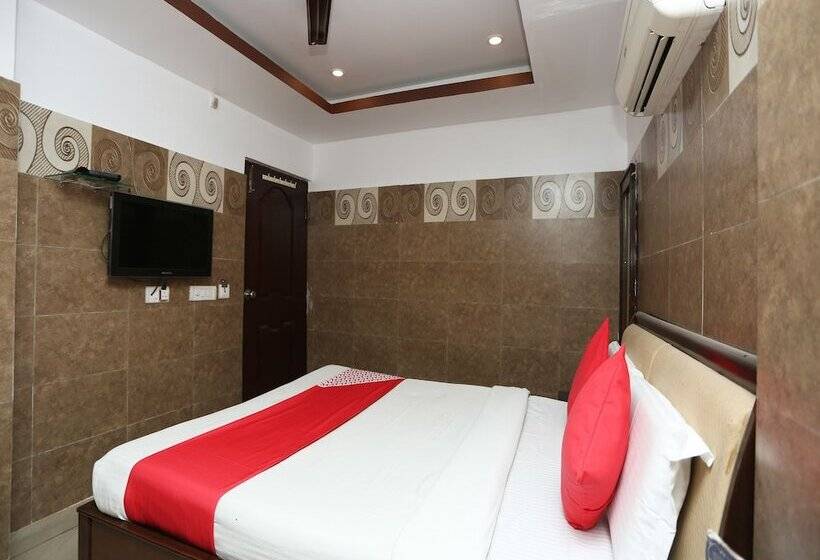 Отель Oyo 26745 Log Inn