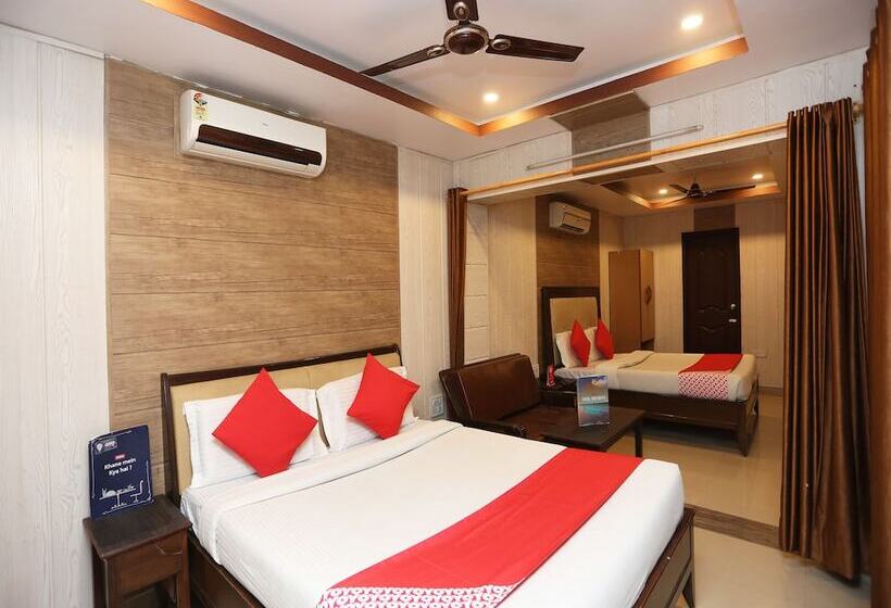 Отель Oyo 26745 Log Inn