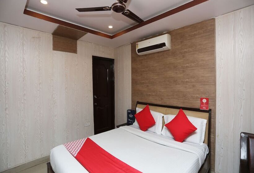 Отель Oyo 26745 Log Inn