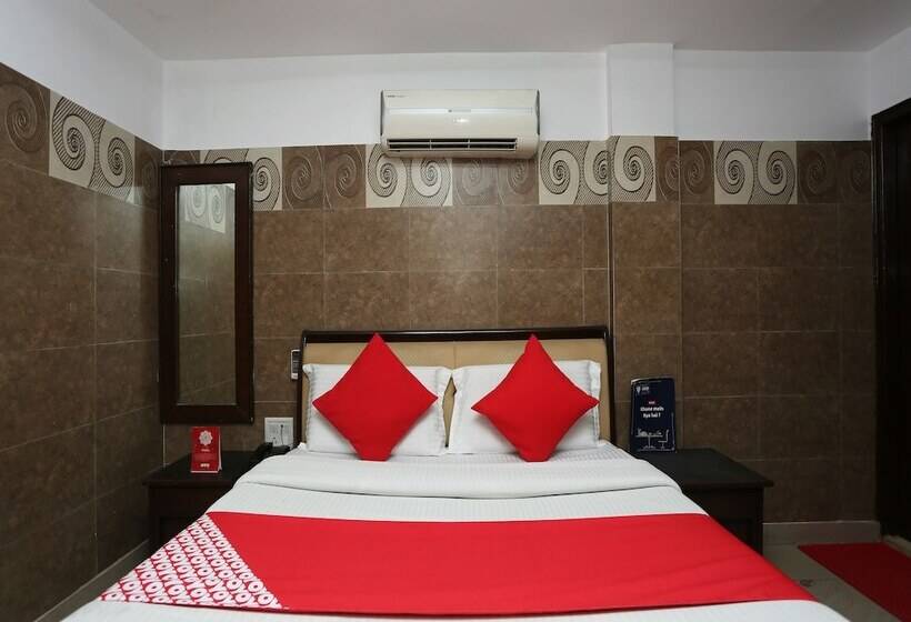 Отель Oyo 26745 Log Inn