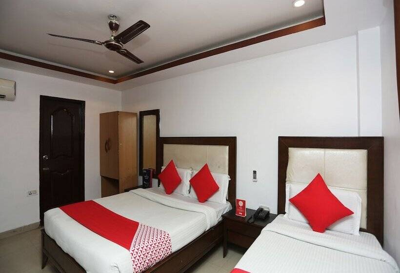 Отель Oyo 26745 Log Inn