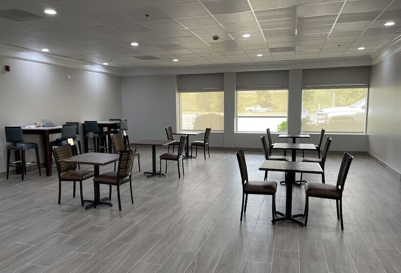 فندق Quality Inn & Suites New Hartford   Utica