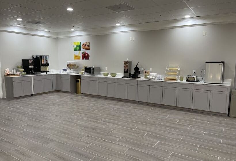 فندق Quality Inn & Suites New Hartford   Utica