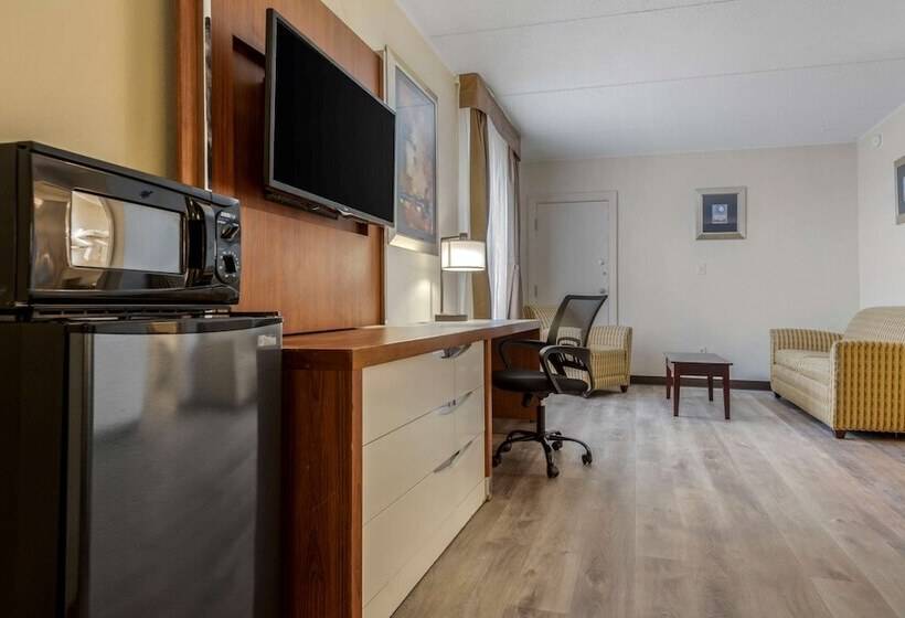 فندق Quality Inn & Suites New Hartford   Utica