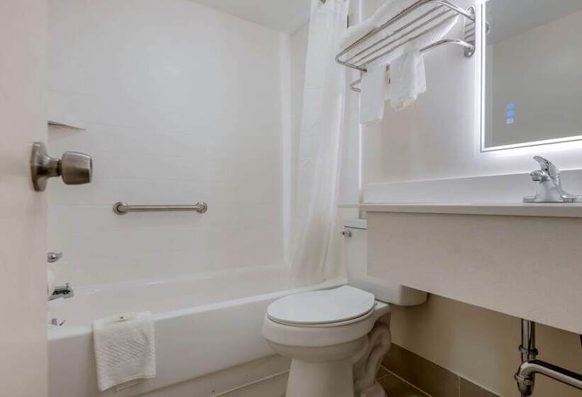 فندق Quality Inn & Suites New Hartford   Utica