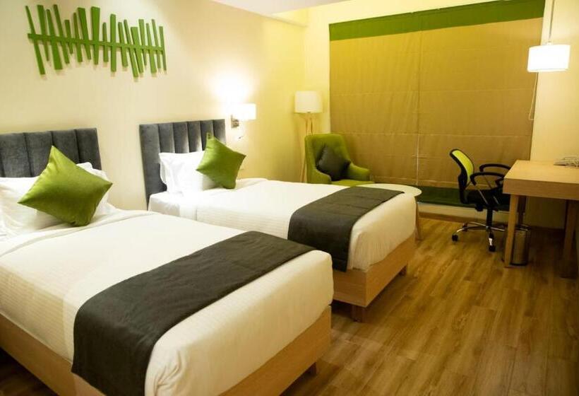 בית מלון כפרי Regenta Central Harsha Vapi