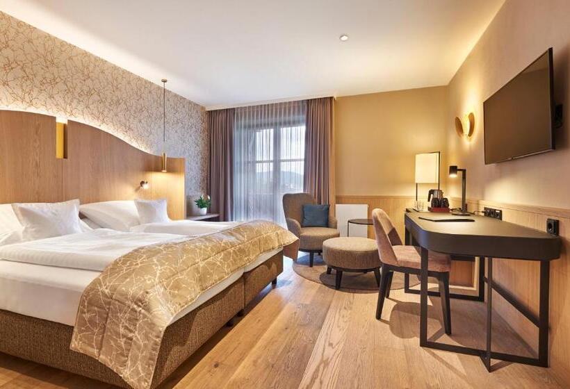 فندق Zur Waldbahn