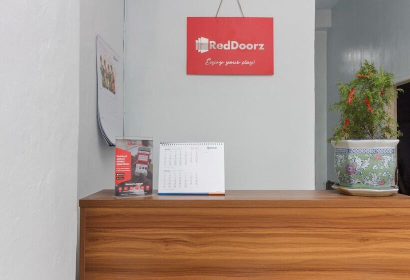 ペンション Reddoorz Near Universitas Medan Area