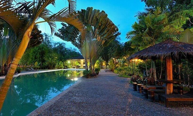 Balung River Eco Resort   Hostel