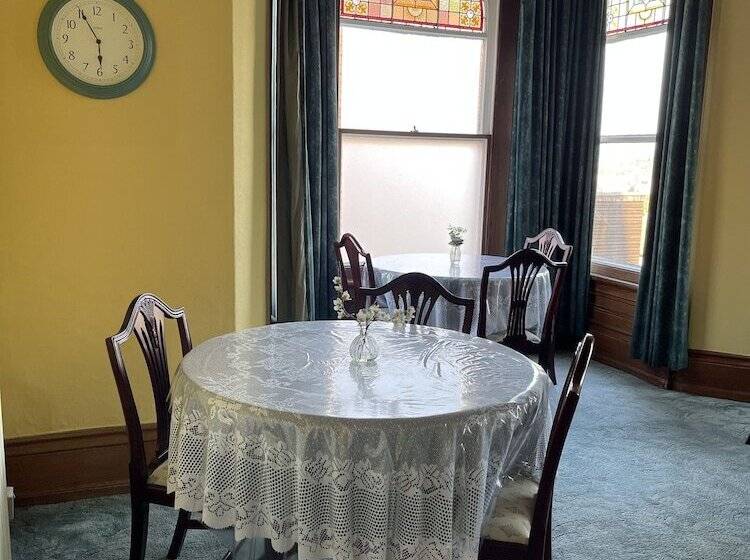 צימר Chimneys Guest House