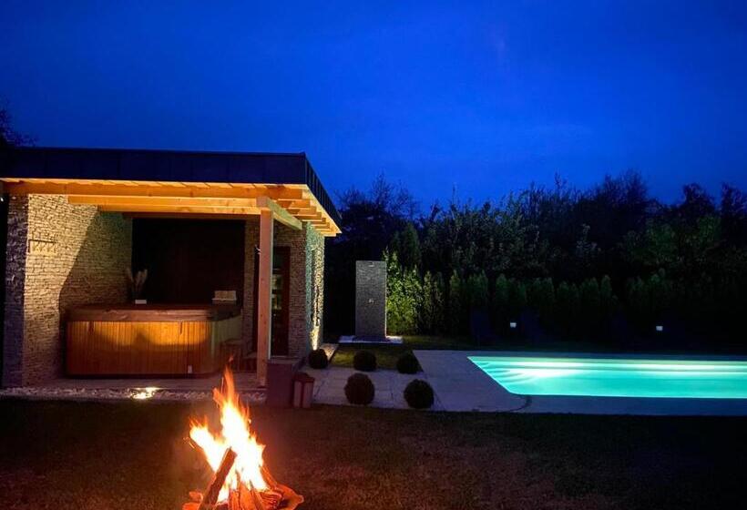 민박 Villa Aruba & Private Spa Suites