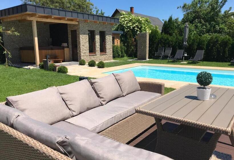 Bed and Breakfast Villa Aruba & Private Spa Suites