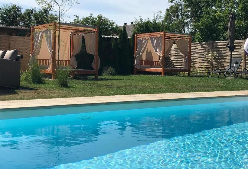 민박 Villa Aruba & Private Spa Suites