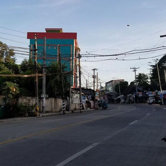 هتل 7 Meadows Inn