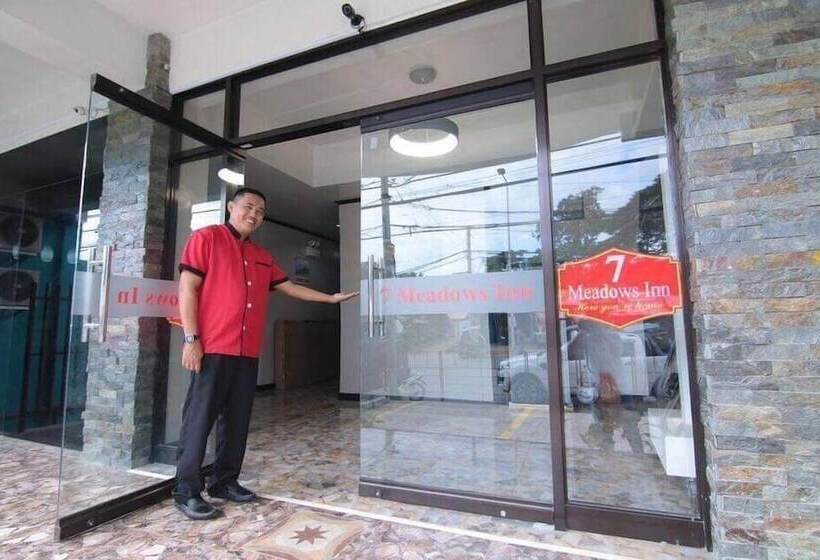 هتل 7 Meadows Inn