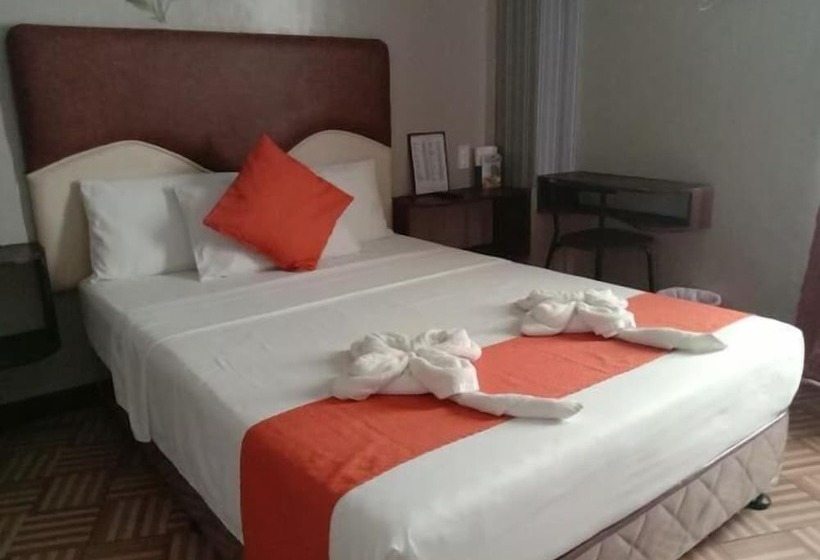 هتل 7 Meadows Inn