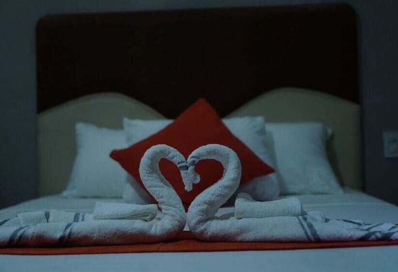 هتل 7 Meadows Inn