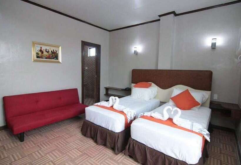 هتل 7 Meadows Inn