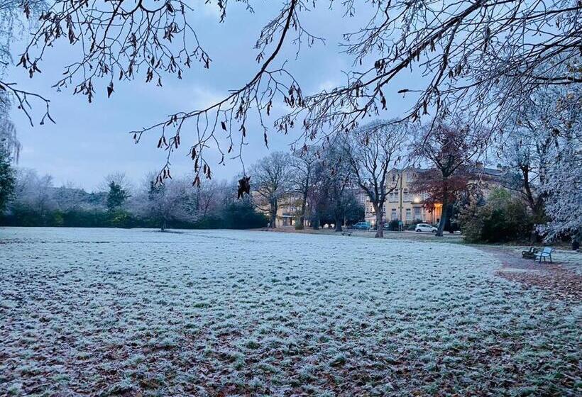 فنادق الكبسولة Endsleigh Park Aparthotel Close To Hull University