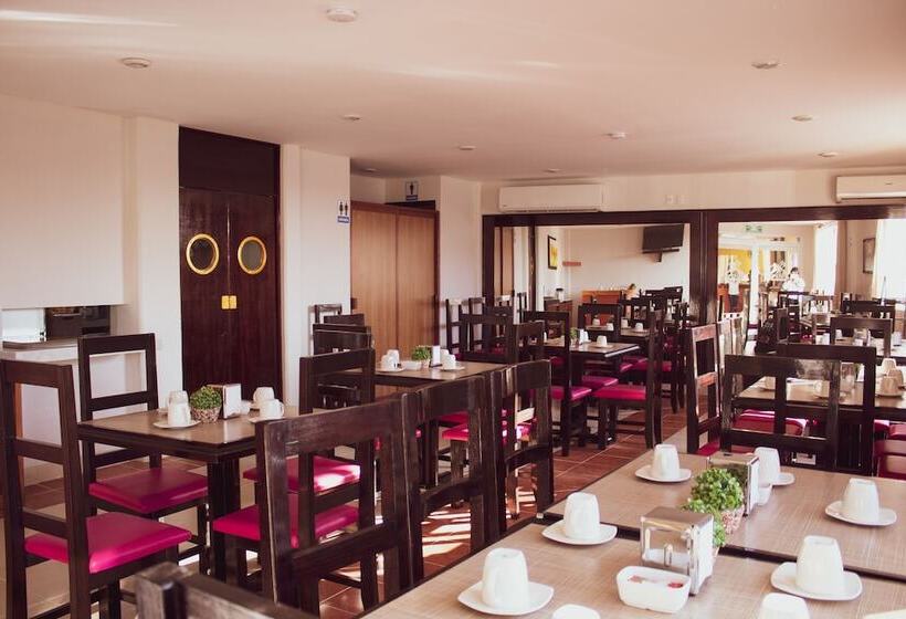 فندق De La Peña Inn