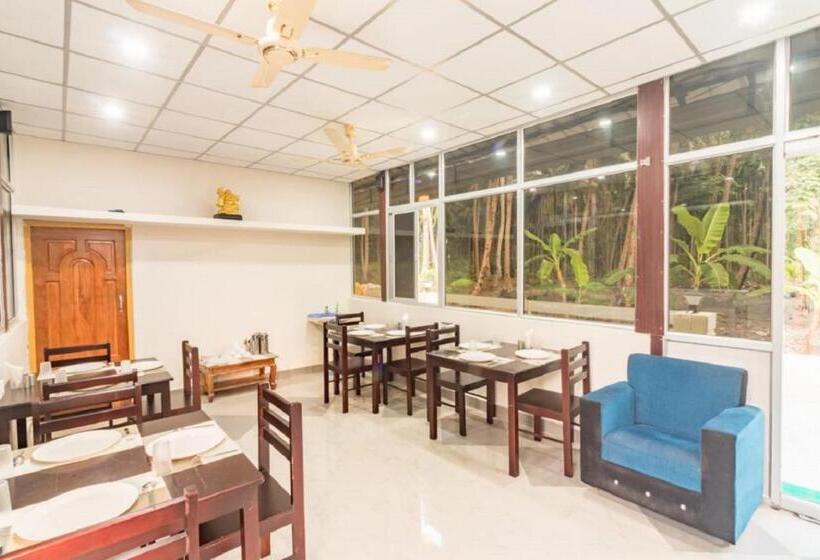 ホテル Golden Pebble