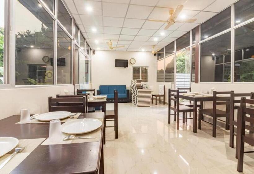 ホテル Golden Pebble