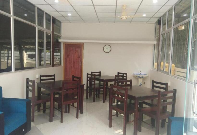 ホテル Golden Pebble