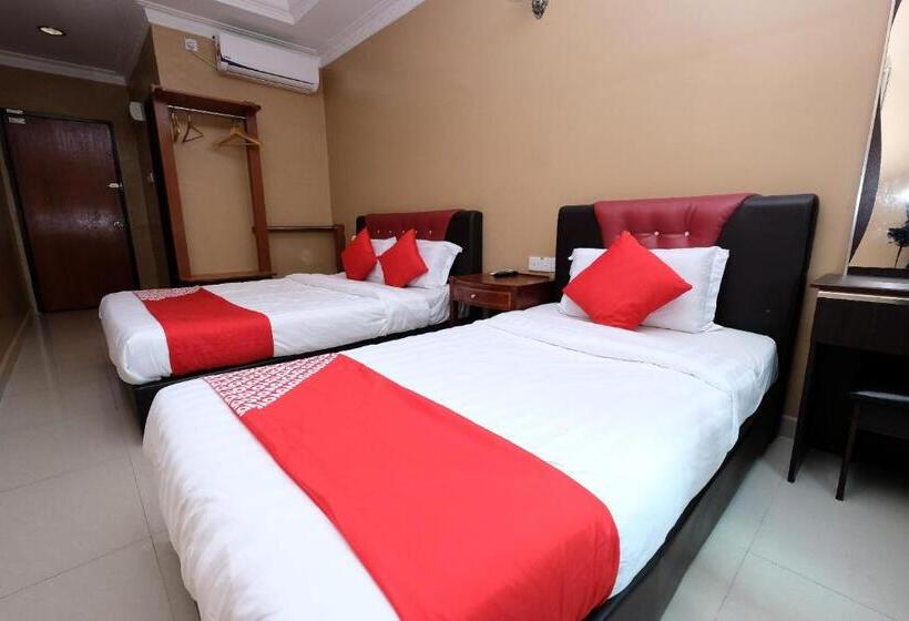 בית מלון כפרי Oyo 707 Ayuni